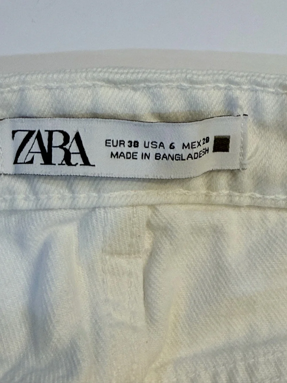 Zara White Frayed-Hem Denim Shorts